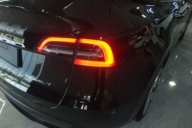Used Tesla Model Y 2022 Revised Version Rear-Wheel Drive Right Rear Taillight
