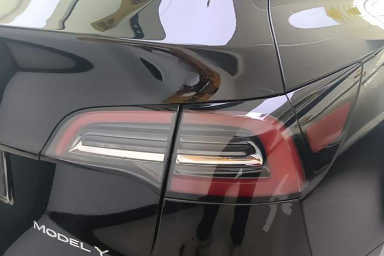 Used Tesla Model Y 2022 Rear-Wheel-Drive Version Right Rear Taillight