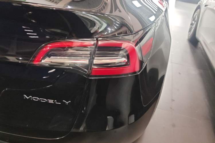 Used Tesla Model Y 2022 Rear-Wheel-Drive Version Right Rear Taillight