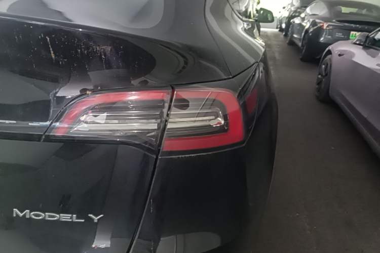 Used Tesla Model Y 2022 Long-Range All-Wheel-Drive Version Right Rear Taillight