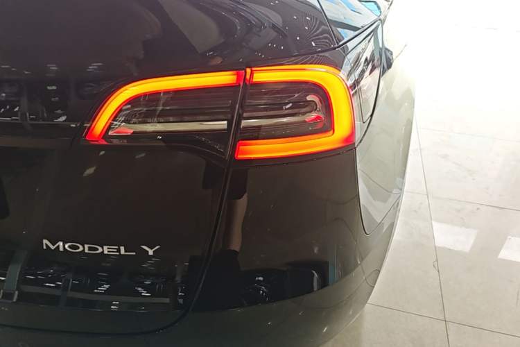 Used Tesla Model Y 2022 Rear-Wheel-Drive Version Right Rear Taillight