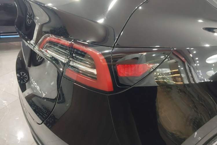 Used Tesla Model Y 2022 Rear-Wheel-Drive Version Right Rear Taillight