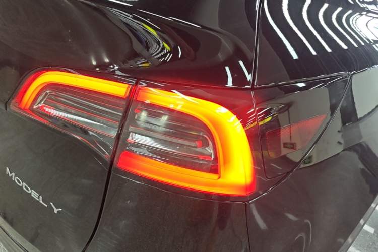 Used Tesla Model Y 2022 Rear-Wheel-Drive Version Right Rear Taillight