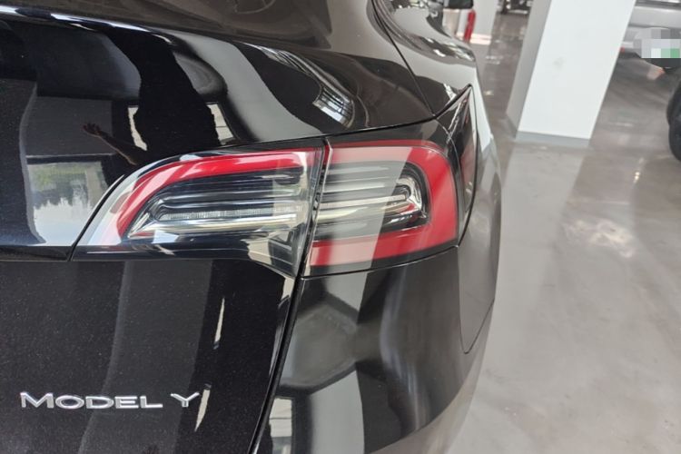 Used Tesla Model Y 2022 Long-Range All-Wheel-Drive Version Right Rear Taillight