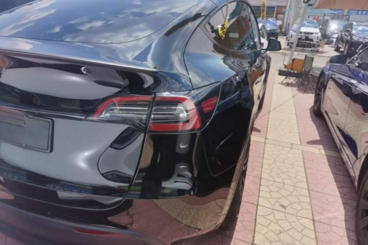 Used Tesla Model Y 2022 Performance High-Performance All-Wheel-Drive Version Right Rear Taillight