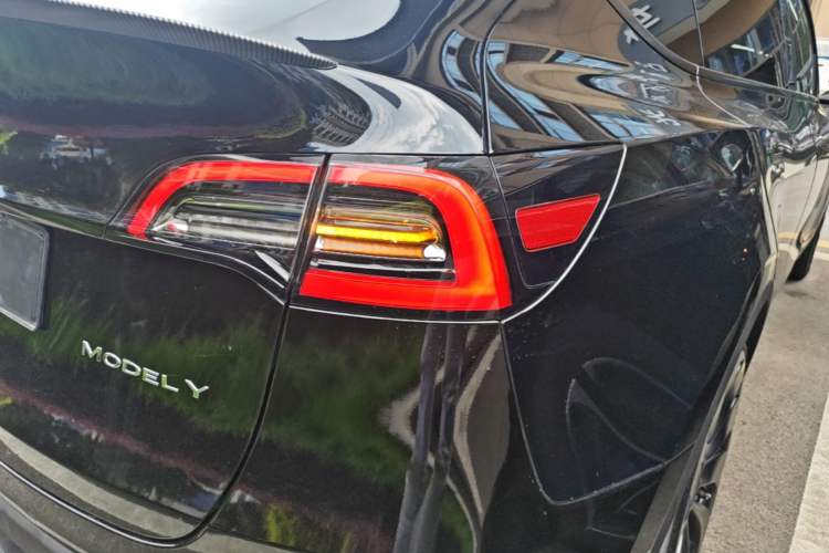 Used Tesla Model Y 2022 Performance High-Performance All-Wheel-Drive Version Right Rear Taillight