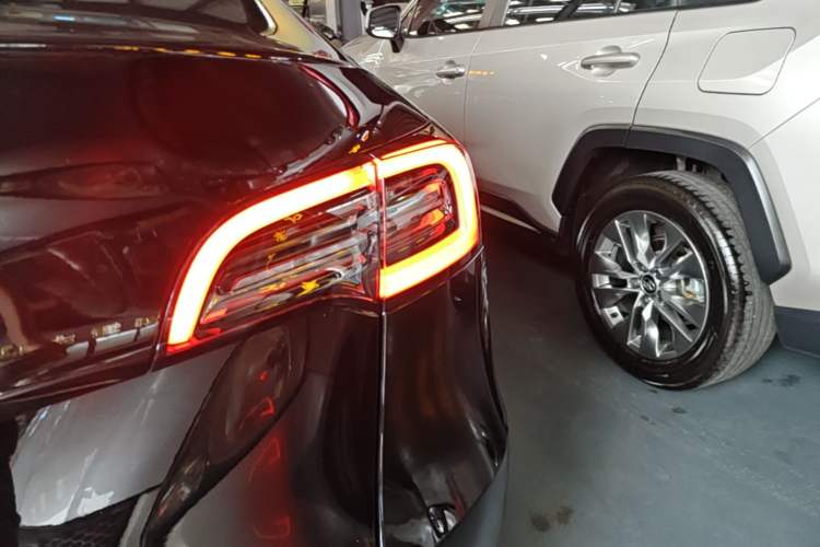 Used Tesla Model Y 2022 Long-Range All-Wheel-Drive Version Right Rear Taillight