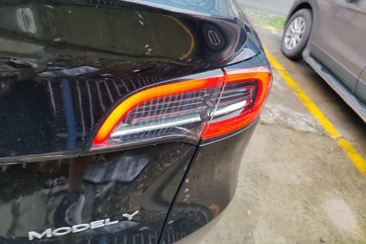 Used Tesla Model Y 2022 Rear-Wheel-Drive Version Right Rear Taillight