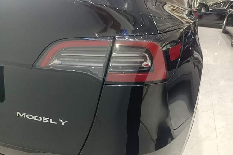 Used Tesla Model Y 2022 Rear-Wheel-Drive Version Right Rear Taillight
