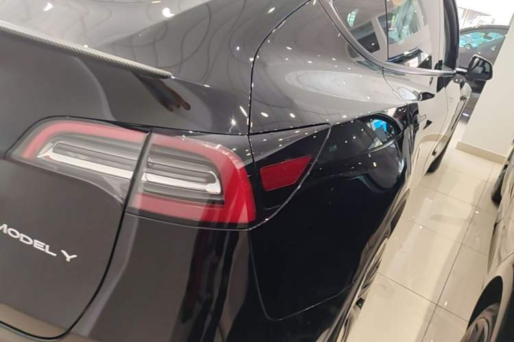 Used Tesla Model Y 2022 Long-Range All-Wheel-Drive Version Right Rear Taillight