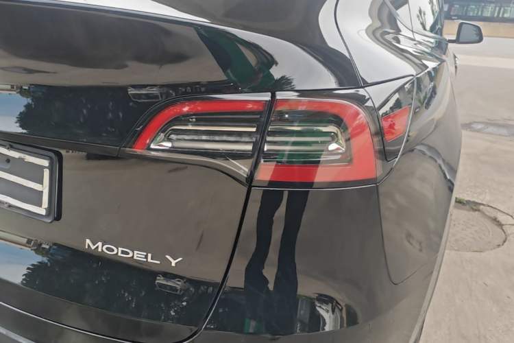 Used Tesla Model Y 2022 Rear-Wheel-Drive Version Right Rear Taillight