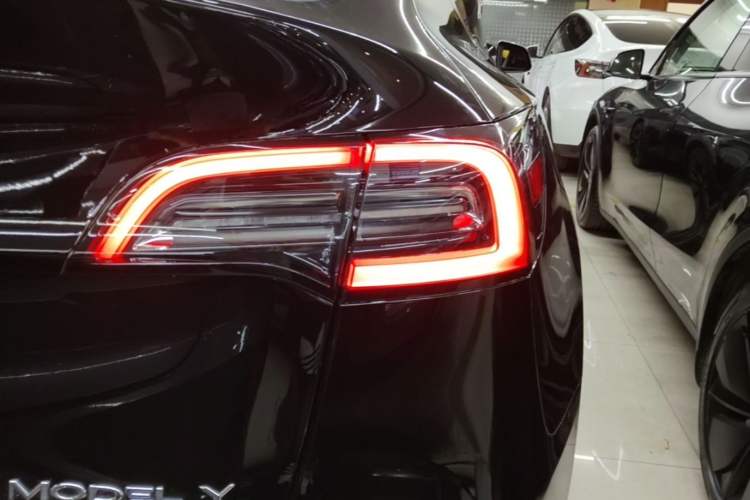 Used Tesla Model Y 2022 Rear-Wheel-Drive Version Right Rear Taillight