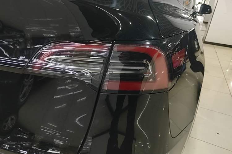 Used Tesla Model Y 2022 Rear-Wheel-Drive Version Right Rear Taillight