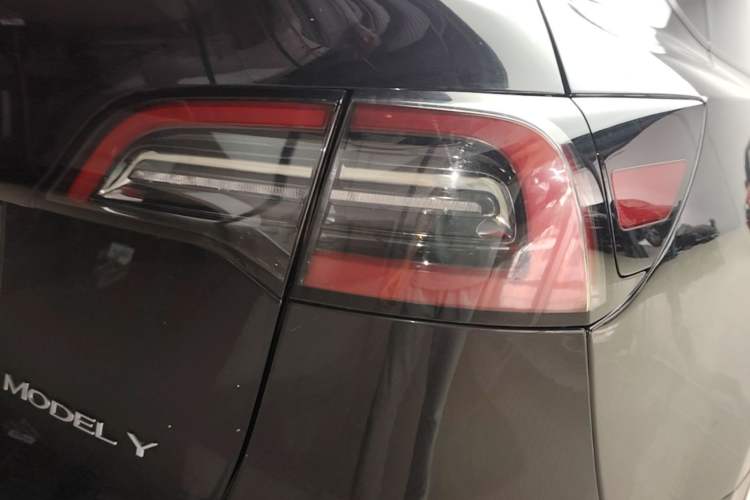 Used Tesla Model Y 2022 Revised Version Rear-Wheel Drive Right Rear Taillight