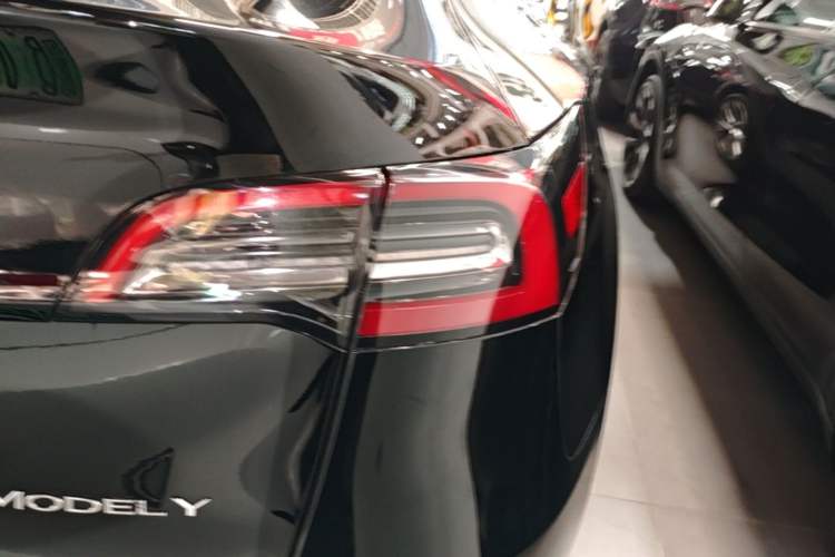 Used Tesla Model Y 2022 Revised Version Rear-Wheel Drive Right Rear Taillight