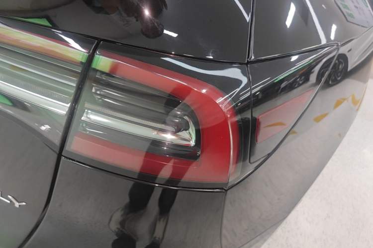 Used Tesla Model Y 2022 Rear-Wheel-Drive Version Right Rear Taillight