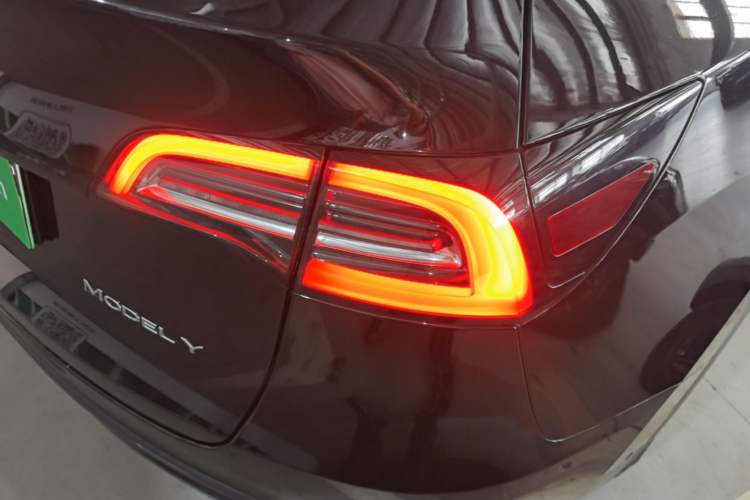 Used Tesla Model Y 2022 Long-Range All-Wheel-Drive Version Right Rear Taillight