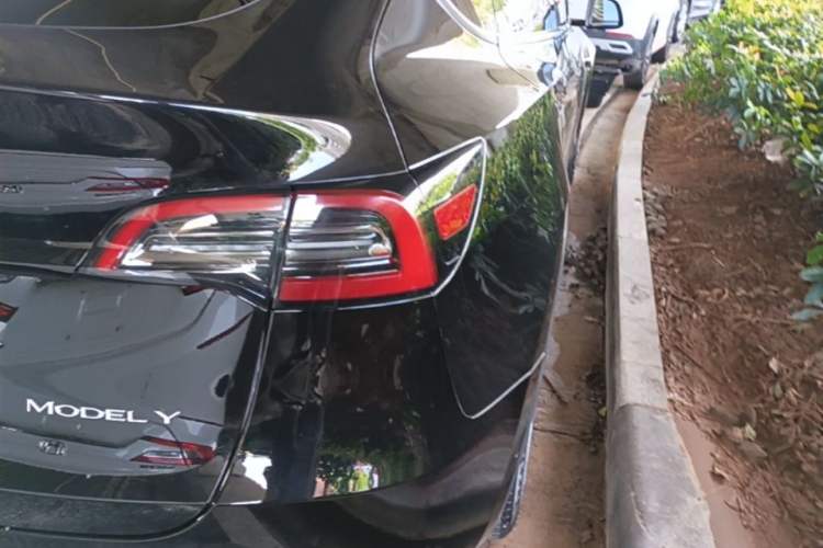 Used Tesla Model Y 2022 Rear-Wheel-Drive Version Right Rear Taillight