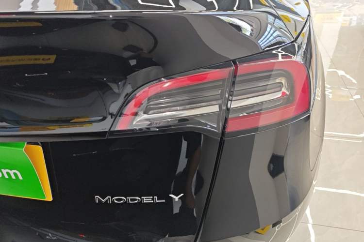 Used Tesla Model Y 2022 Long-Range All-Wheel-Drive Version Right Rear Taillight