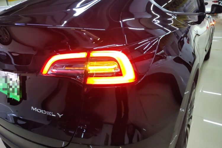Used Tesla Model Y 2022 Long-Range All-Wheel-Drive Version Right Rear Taillight