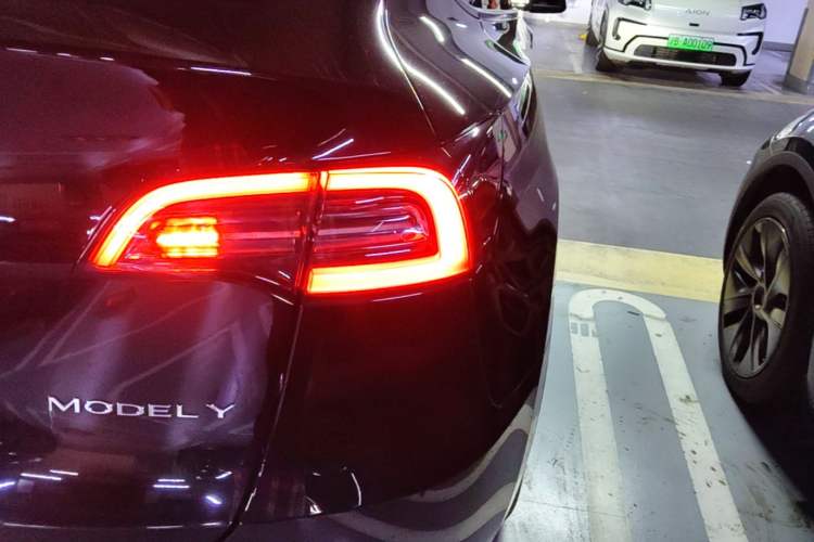 Used Tesla Model Y 2022 Revised Version Rear-Wheel Drive Right Rear Taillight