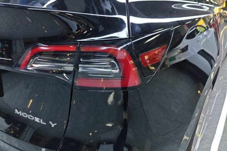 Used Tesla Model Y 2022 Revised Version Rear-Wheel Drive Right Rear Taillight