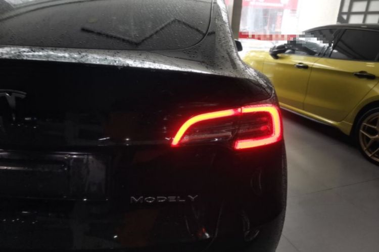 Used Tesla Model Y 2022 Long-Range All-Wheel-Drive Version Right Rear Taillight
