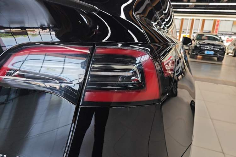 Used Tesla Model Y 2022 Performance High-Performance All-Wheel-Drive Version Right Rear Taillight
