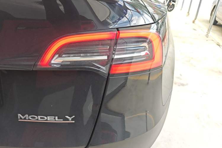 Used Tesla Model Y 2022 Performance High-Performance All-Wheel-Drive Version Right Rear Taillight