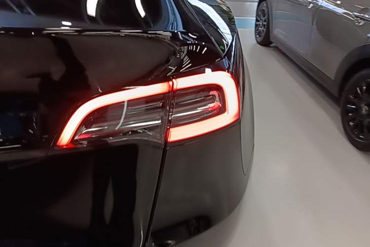 Used Tesla Model Y 2022 Revised Version Rear-Wheel Drive Right Rear Taillight