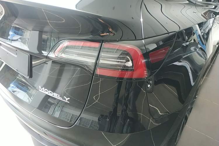 Used Tesla Model Y 2022 Performance High-Performance All-Wheel-Drive Version Right Rear Taillight