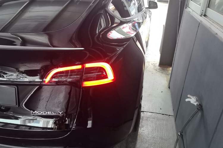 Used Tesla Model Y 2022 Performance High-Performance All-Wheel-Drive Version Right Rear Taillight