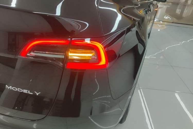 Used Tesla Model Y 2022 Revised Version Long-Range All-Wheel Drive Right Rear Taillight