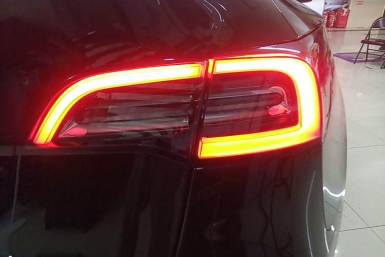 Used Tesla Model Y 2022 Long-Range All-Wheel-Drive Version Right Rear Taillight