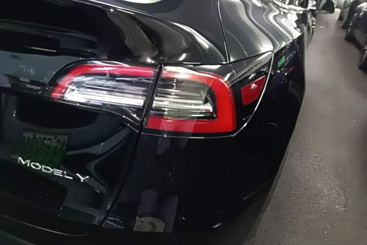 Used Tesla Model Y 2022 Revised Version Rear-Wheel Drive Right Rear Taillight
