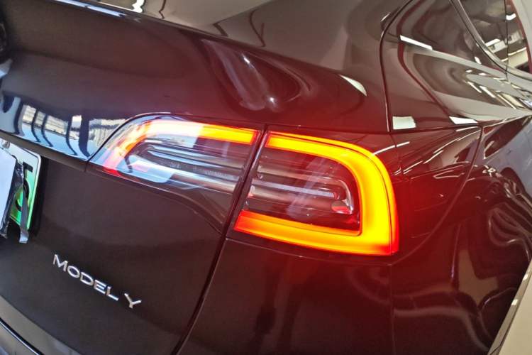 Used Tesla Model Y 2022 Long-Range All-Wheel-Drive Version Right Rear Taillight