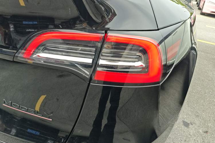 Used Tesla Model Y 2022 Performance High-Performance All-Wheel-Drive Version Right Rear Taillight