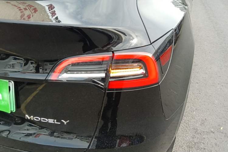 Used Tesla Model Y 2022 Revised Version Rear-Wheel Drive Right Rear Taillight