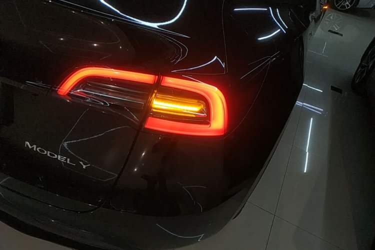 Used Tesla Model Y 2022 Revised Version Rear-Wheel Drive Right Rear Taillight