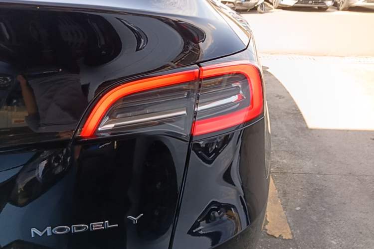 Used Tesla Model Y 2022 Rear-Wheel-Drive Version Right Rear Taillight