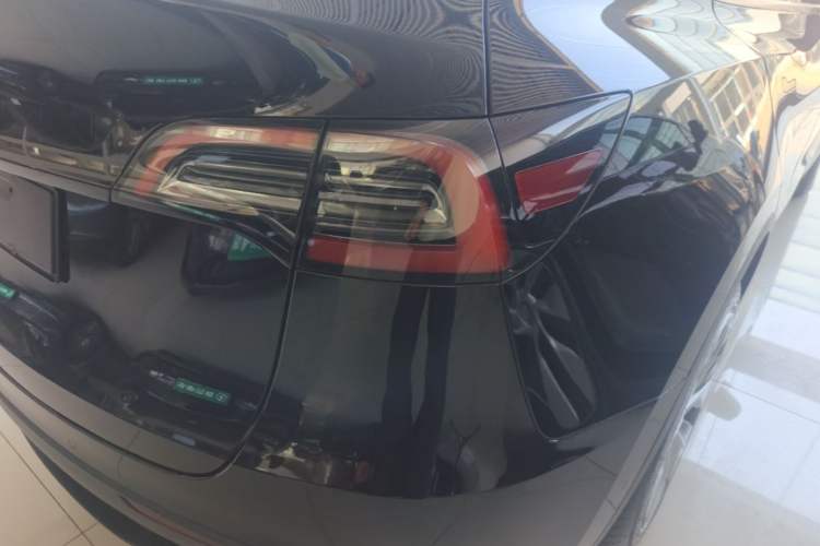 Used Tesla Model Y 2022 Long-Range All-Wheel-Drive Version Right Rear Taillight