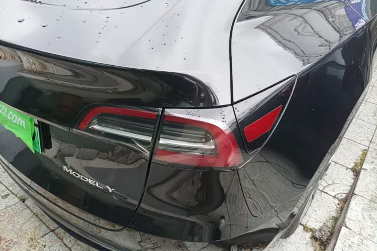 Used Tesla Model Y 2022 Long-Range All-Wheel-Drive Version Right Rear Taillight