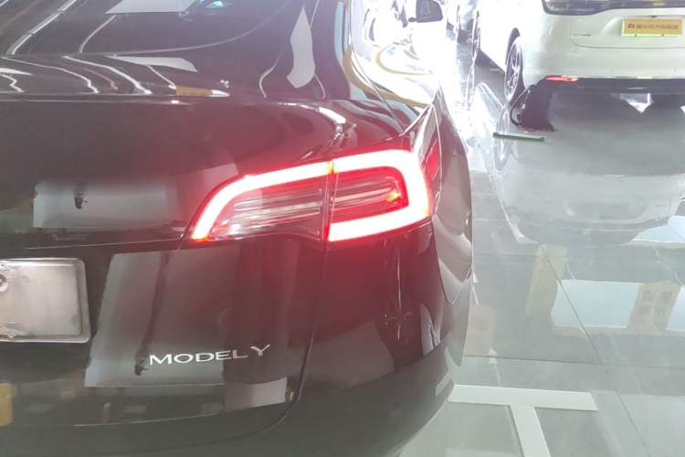 Used Tesla Model Y 2022 Revised Version Rear-Wheel Drive Right Rear Taillight
