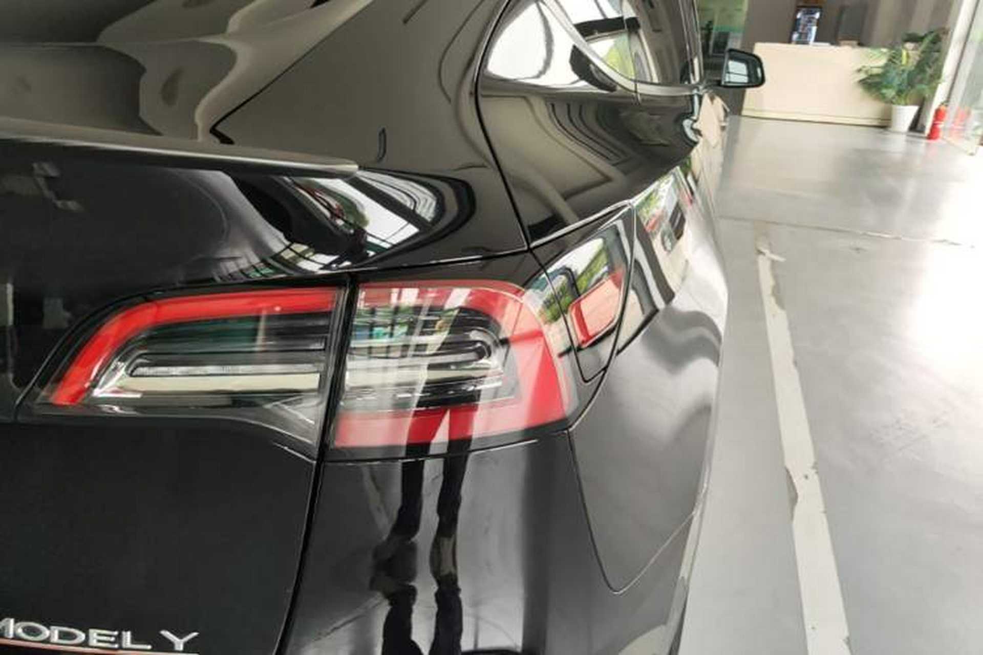Used Tesla Model Y 2022 Performance High-Performance All-Wheel-Drive Version Right Rear Taillight