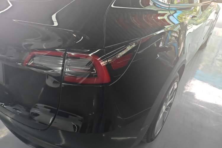 Used Tesla Model Y 2022 Long-Range All-Wheel-Drive Version Right Rear Taillight