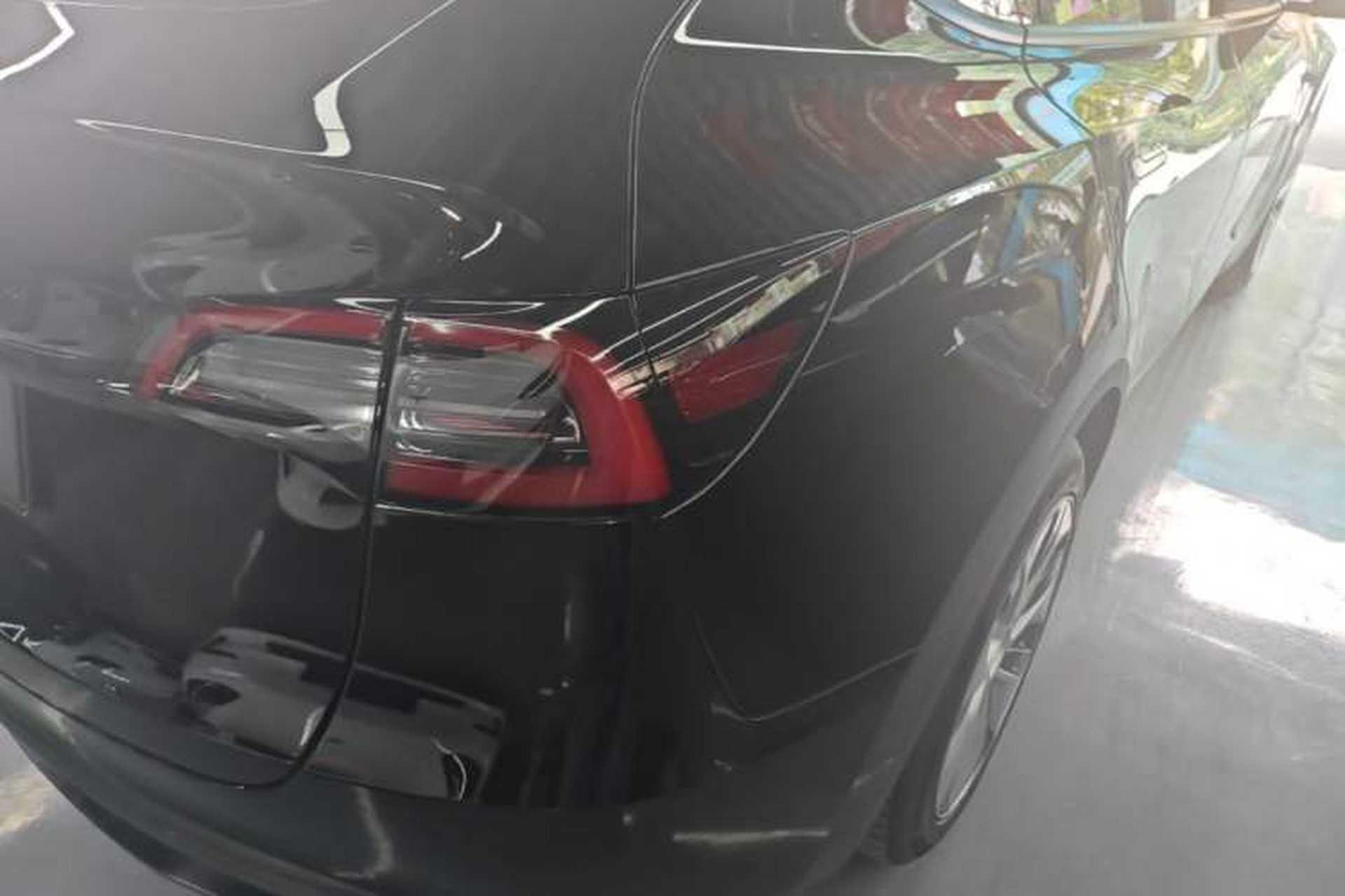 Used Tesla Model Y 2022 Long-Range All-Wheel-Drive Version Right Rear Taillight