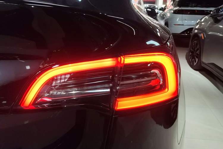 Used Tesla Model Y 2022 Rear-Wheel-Drive Version Right Rear Taillight