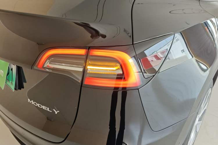 Used Tesla Model Y 2022 Revised Version Rear-Wheel Drive Right Rear Taillight
