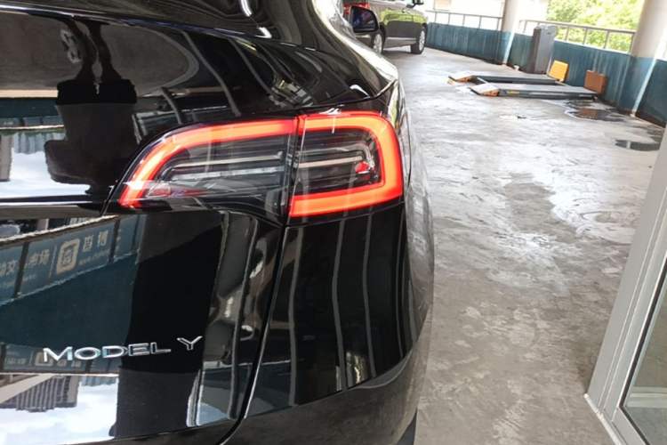 Used Tesla Model Y 2022 Rear-Wheel-Drive Version Right Rear Taillight