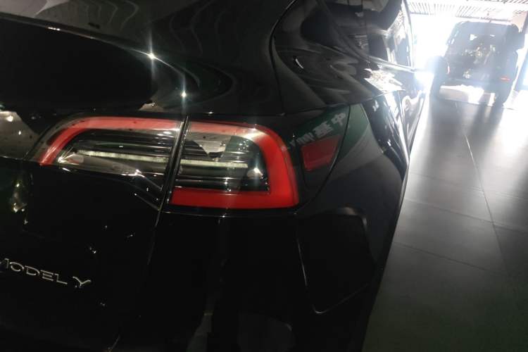 Used Tesla Model Y 2022 Long-Range All-Wheel-Drive Version Right Rear Taillight